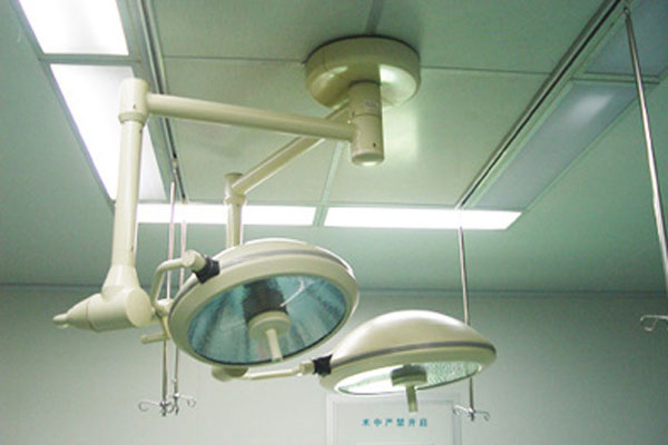 ����˼�壬�����ĵƹ���Ծ��ȵء�ͨ�������������������Ӱ�ӡ���Ӱ���ܴӲ�ͬ�ǶȰѹ������䵽����̨�ϣ��ȱ�֤������Ұ���㹻�����ȣ�ͬʱ�ֲ���������Եı�Ӱ��������ʩ�����ߵ�ͷ���ֺ���е������Ӱ�ĸ��ţ����������ܲ�����������ս�����͡�